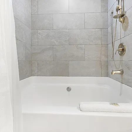 Apartment Stunning 5-minute Walk To Bourbon Street!