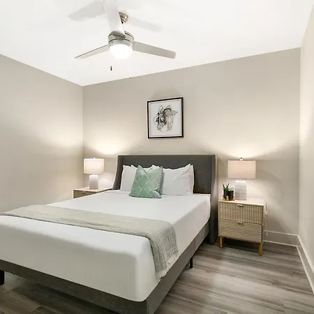 Amazing 4-bedroom Haven In The Heart Of *