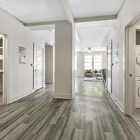 Apartment Amazing 4-bedroom Haven In The Heart Of *