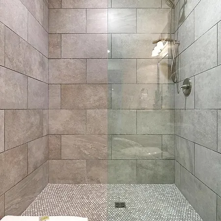 Apartment Amazing 4-bedroom Haven In The Heart Of