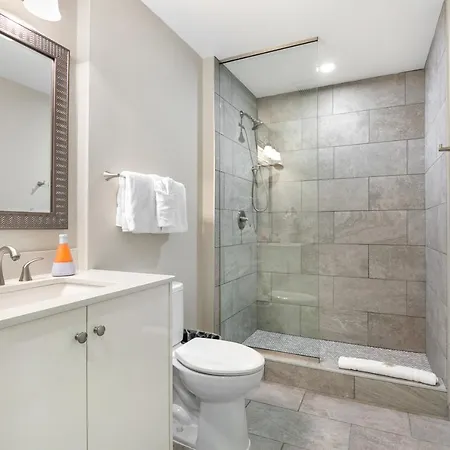 Amazing 4-bedroom Haven In The Heart Of Apartment New Orleans