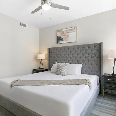 Apartment Amazing 4-bedroom Haven In The Heart Of