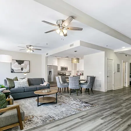 Amazing 4-bedroom Haven In The Heart Of