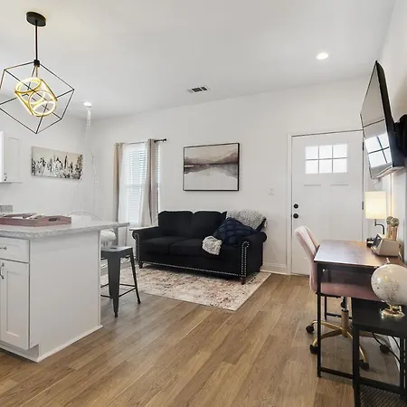 Luxury 3br Oasis W Jacuzzi Apartment *