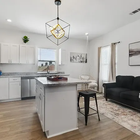 Apartment Luxury 3br Oasis W Jacuzzi *