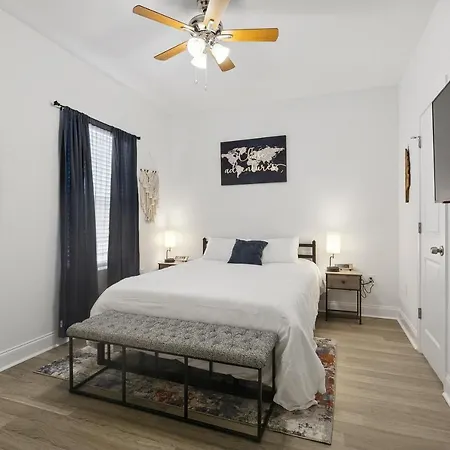 Luxury 3br Oasis W Jacuzzi Apartment *