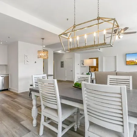 Modern & Fully Furnished In The Heart Of The New Orleans