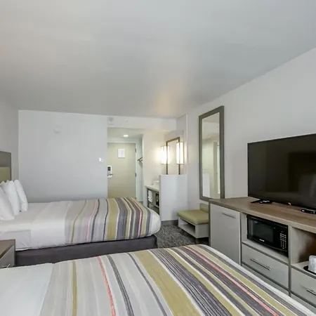 Country & By Radisson, I-10 East, La Hotel