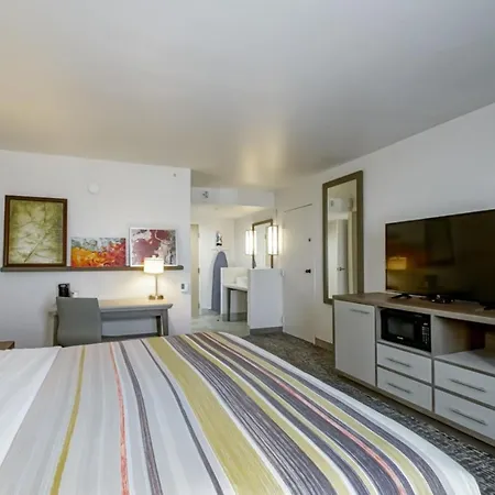 Country & By Radisson, I-10 East, La 3*