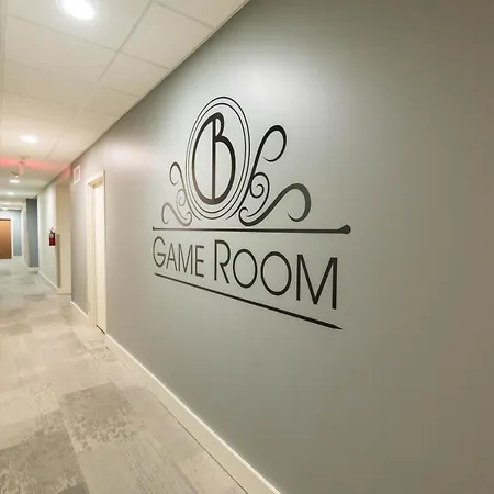 Chic Elegance In The Heart Of Nola 4-bedroom Oasis Awaits *
