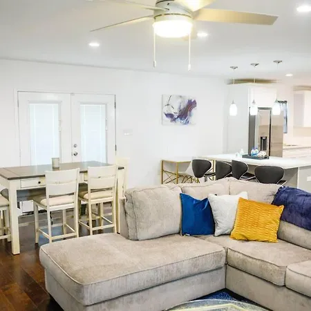 Holiday home Cozy Nola Getaway W/king Mins From Dwtn