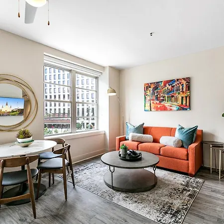 Elegant Near French Quarter Apartment