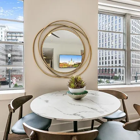 Elegant Near French Quarter Apartment