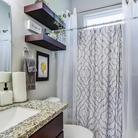 Contemporary, Nestled In The Heart Of The City! New Orleans