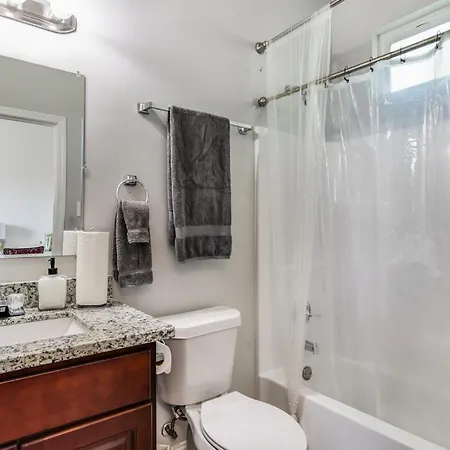 Contemporary, Nestled In The Heart Of The City! * New Orleans