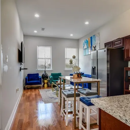 Apartment Contemporary, Nestled In The Heart Of The City! *