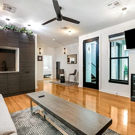 5 Bedroom W Private Rooftop Villa *