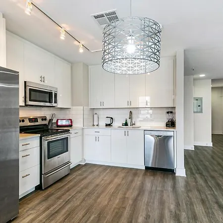 Spacious 4br Near French Quarter Apartment