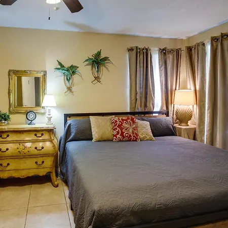 Quaint About 10 Mi To Bourbon St! Holiday home