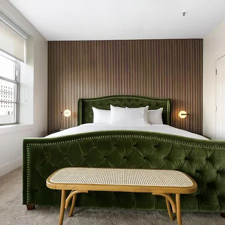Luxury 2-bedroom Steps Away From The French Quarter