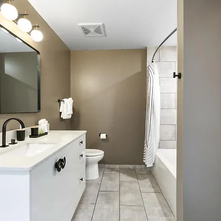 Luxury 2-bedroom Steps Away From The French Quarter Apartment New Orleans