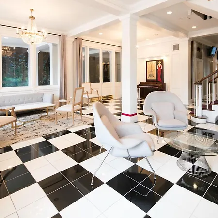 Maison Saint Charles 3*