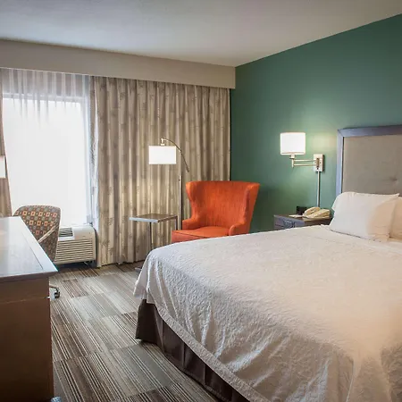 Hampton And Convention Center Hotel 3*