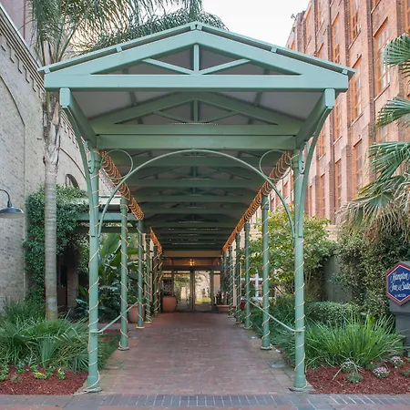 Hotel Hampton And Convention Center 3*