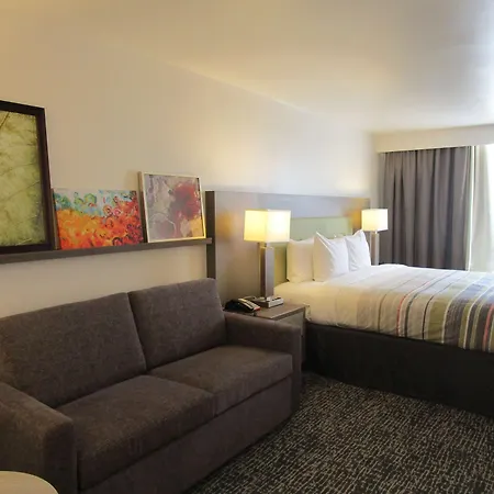 Country & By Radisson, I-10 East, La Hotel New Orleans