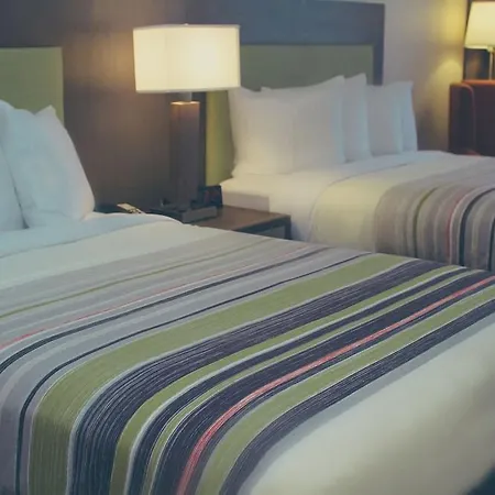 Country & By Radisson, I-10 East, La Hotel New Orleans