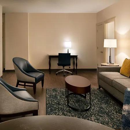 Hotel Embassy By Hilton Convention Center