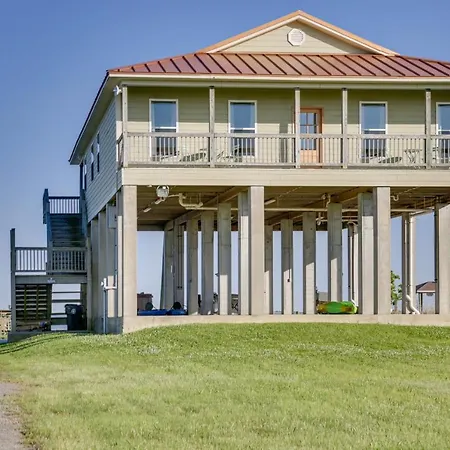 Holiday home Lakefront Nola W/ Hot Tub & Views!