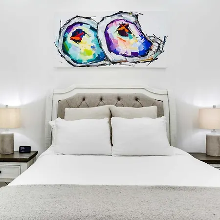 Modern On Bourbon Street! Apartment *