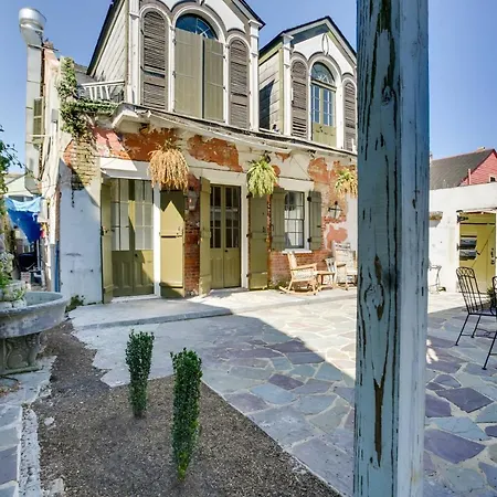 Modern On Bourbon Street! Apartment