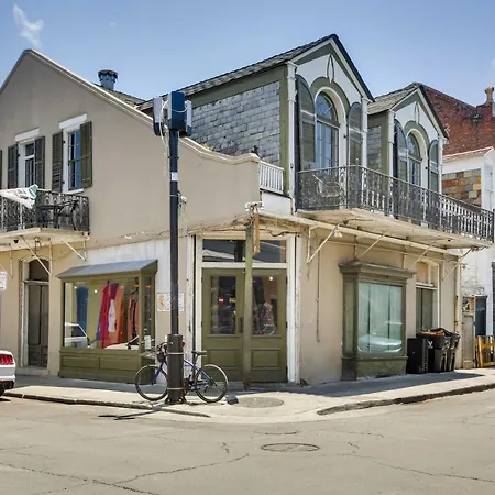 Apartment Modern On Bourbon Street!