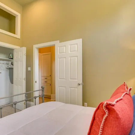 Cozy Getaway Near Magazine Street! Apartment