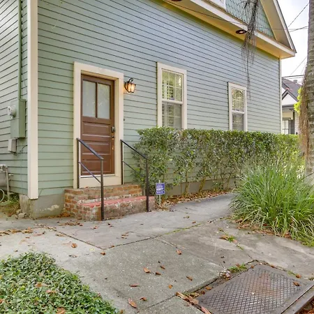 Cozy Getaway Near Magazine Street! Apartment *