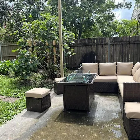 Lady- Pool Table, Pets Ok, 4 Bdrm Holiday home New Orleans