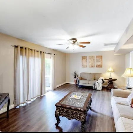 Lady- Pool Table, Pets Ok, 4 Bdrm New Orleans