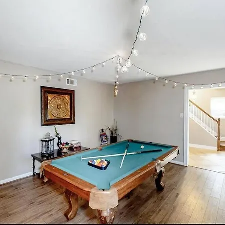 Lady- Pool Table, Pets Ok, 4 Bdrm *