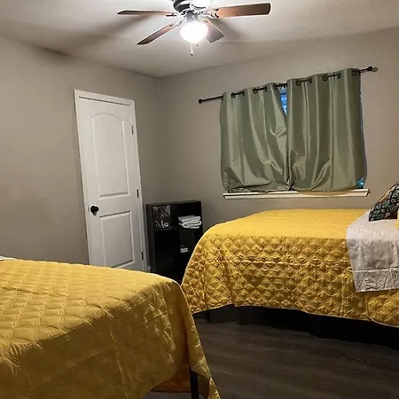 Lady- Pool Table, Pets Ok, 4 Bdrm Holiday home New Orleans
