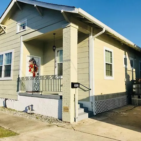 Manicured Holiday home New Orleans