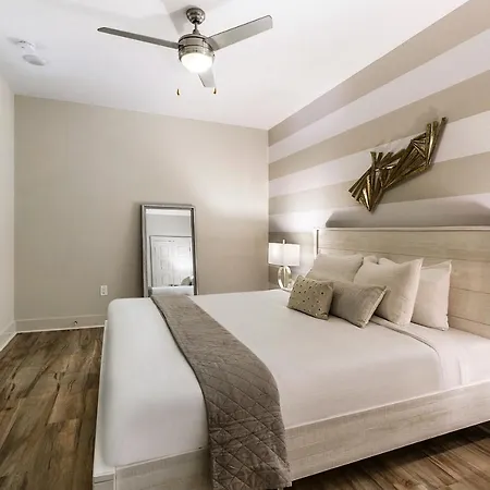 Amazing 3-bedroom Luxury Just Steps To The French Quarter Apartment