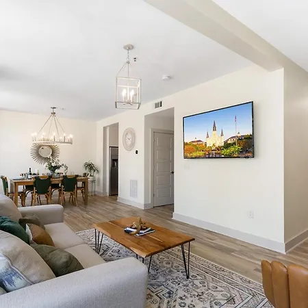 Amazing 3-bedroom Luxury Just Steps To The French Quarter Apartment New Orleans
