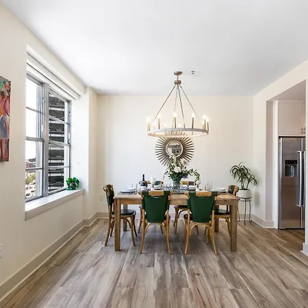Amazing 3-bedroom Luxury Just Steps To The French Quarter Apartment