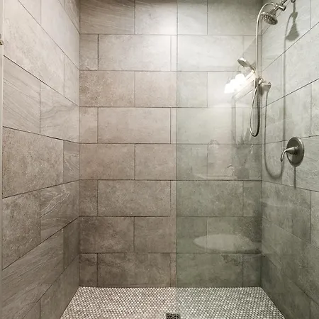 Amazing 3-bedroom Luxury Just Steps To The French Quarter Apartment *