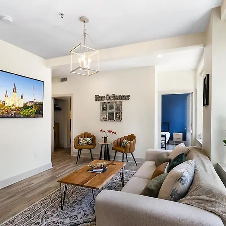 Amazing 3-bedroom Luxury Just Steps To The French Quarter Apartment *