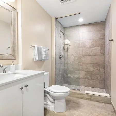 Spacious 4br Luxury Steps To French Quarter