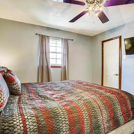 Holiday home 4 Mi To Bourbon St: Spacious Retreat W/ Wet Bar!