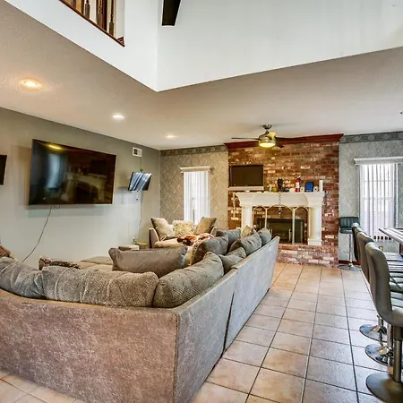 4 Mi To Bourbon St: Spacious Retreat W/ Wet Bar! Holiday home New Orleans
